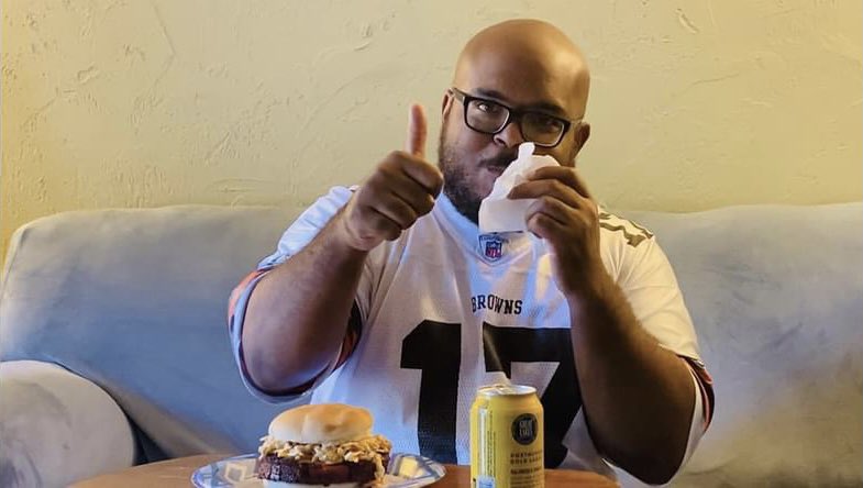 Ask_A_Black_Dad's tweet photo. If it's Sunday Football, then that means Ask A Black Dad is in the kitchen!

Hood Filet Mignon? Smoked Bar B Que Bologna Sandwiches with Spicy Carolina Coleslaw!

#NFL #NFLSunday https://t.co/vjat1vOvka