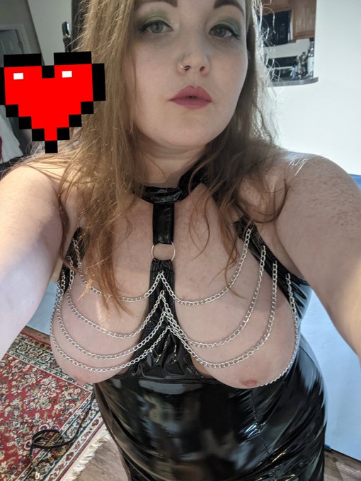 Envy Martell’s pics and videos