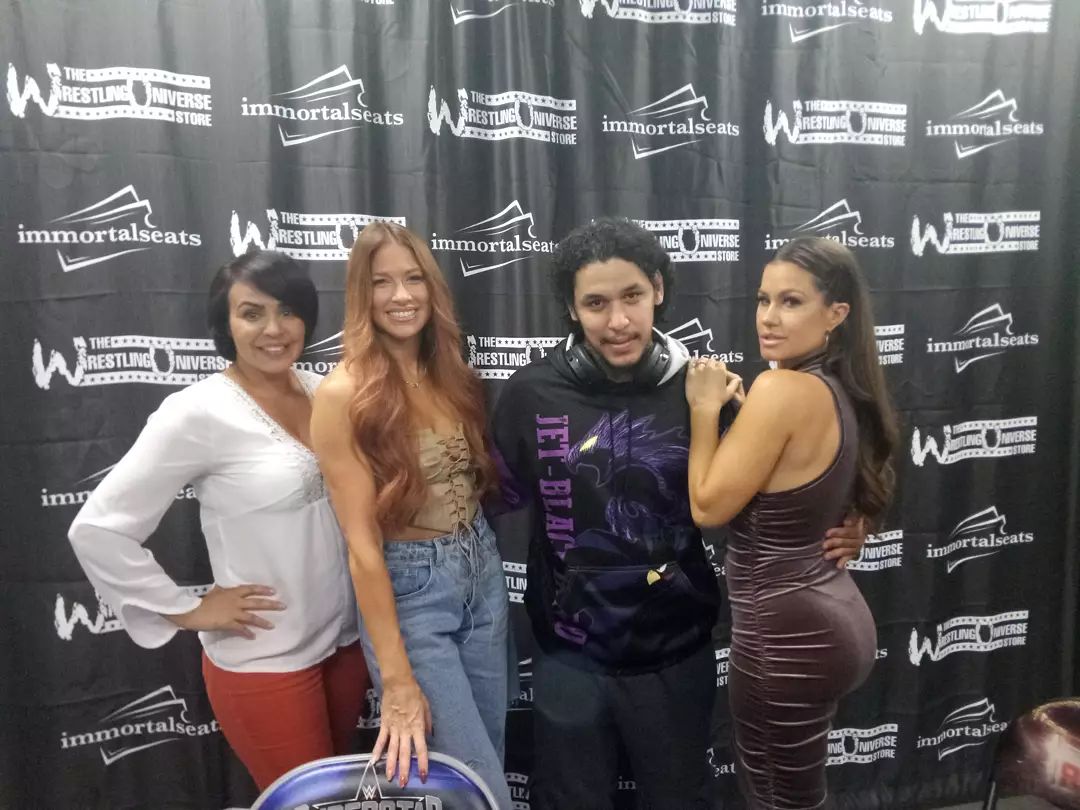 Photos: Ex WWE Divas Reunite During Legends Of The Ring 2021 Convention 4