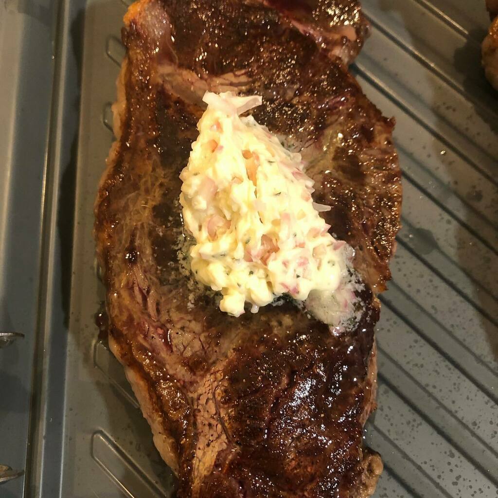 BakingSteele's tweet photo. Steak and potatoes. Yummy. #bakingsteele #steakhouse https://t.co/syWTmzT3HC https://t.co/MgfedaFmiw
