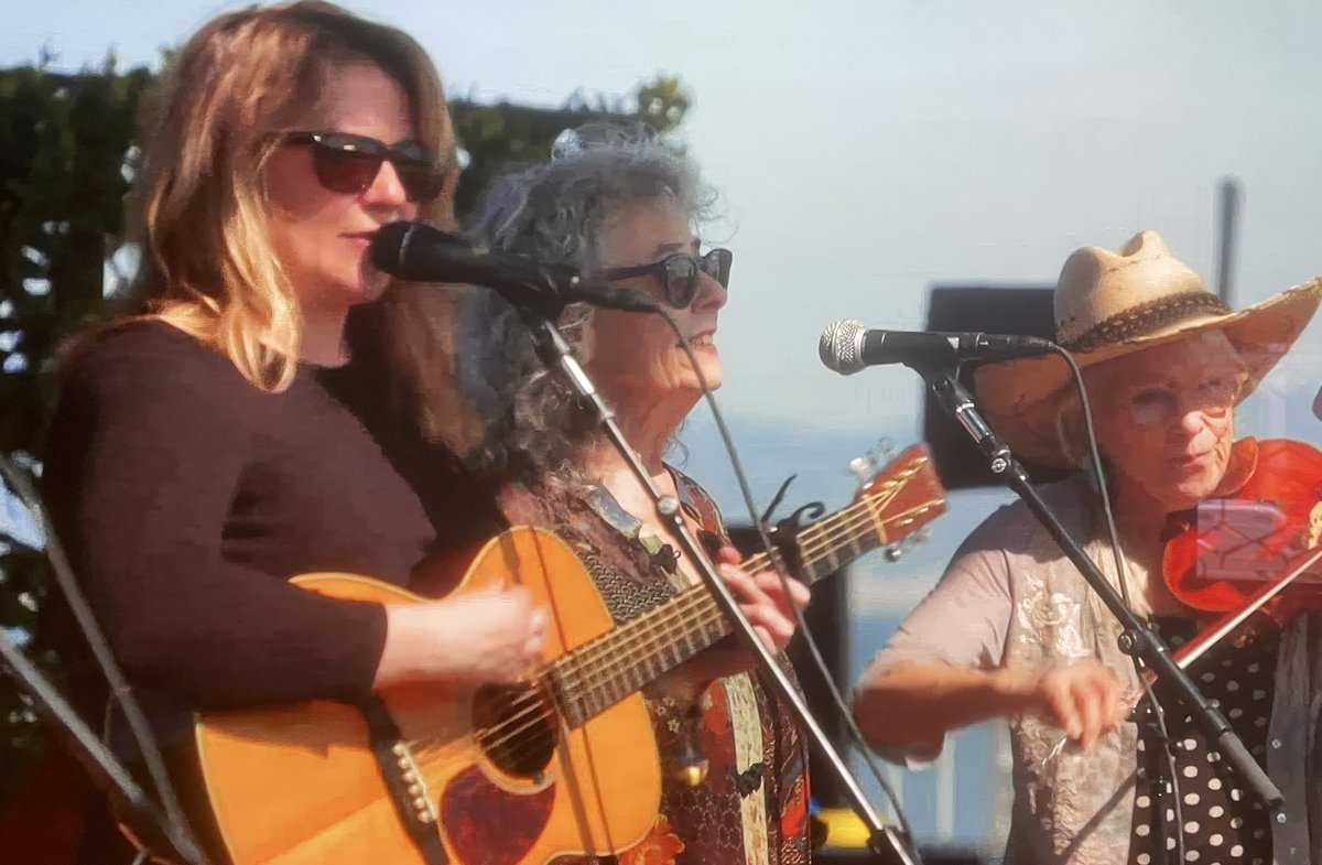 Liveshots12's tweet photo. #hsblive #kathykallic #laurielewis #dellamae #both
Also invite #AchillesWheel in 2022 https://t.co/WHLxghYvU4