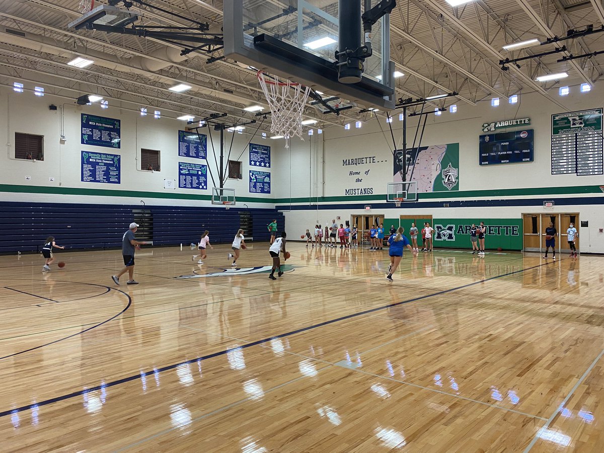 MustangsWBB2028's tweet photo. Sunday skills at MHS - ball handling full court  @MustangsWBB @MustangsWBB2027 @MustangsWBB2026 https://t.co/Zd6IBIGK4I