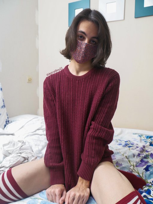 1 pic. Let's sleep together, I need some late night cuddles ❤️ https://t.co/8hC7fxGX31