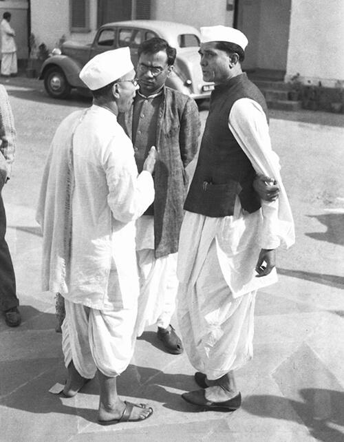 IndiaHistorypic's tweet photo. 1940s :: Lohia With JP https://t.co/eN5UNVF7tc