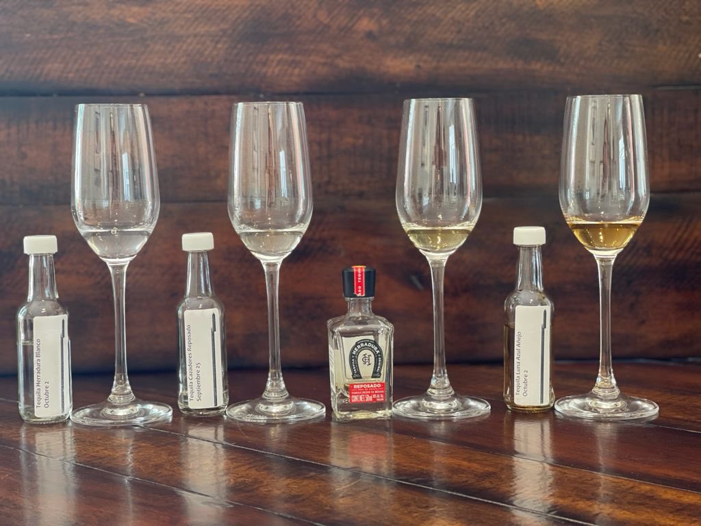 ginasommelier's tweet photo. Excelente sesión de tequila por nuestro presidente @CooleySommelier en la @ASM_AC para nuestro diplomado @DestiladosASM https://t.co/dw6mFIzeVX