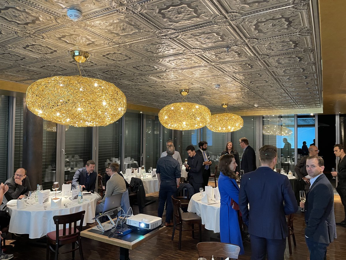 KardiologieHH's tweet photo. 5/ Erstes #TweetAndMeet #CardioTwitter #EducationalDinner in π©πͺ
Danke allen die da waren (25 Kolleginnen und Kollegen) und den Austausch auch mit der Industrieperspektive auf #SoMe durch @ShockwaveIVL
@mirvatalasnag @mmamas1973 @PCRonline @evandrofilhobr
#DGKHerztage 2021 https://t.co/mn00bZmHZe