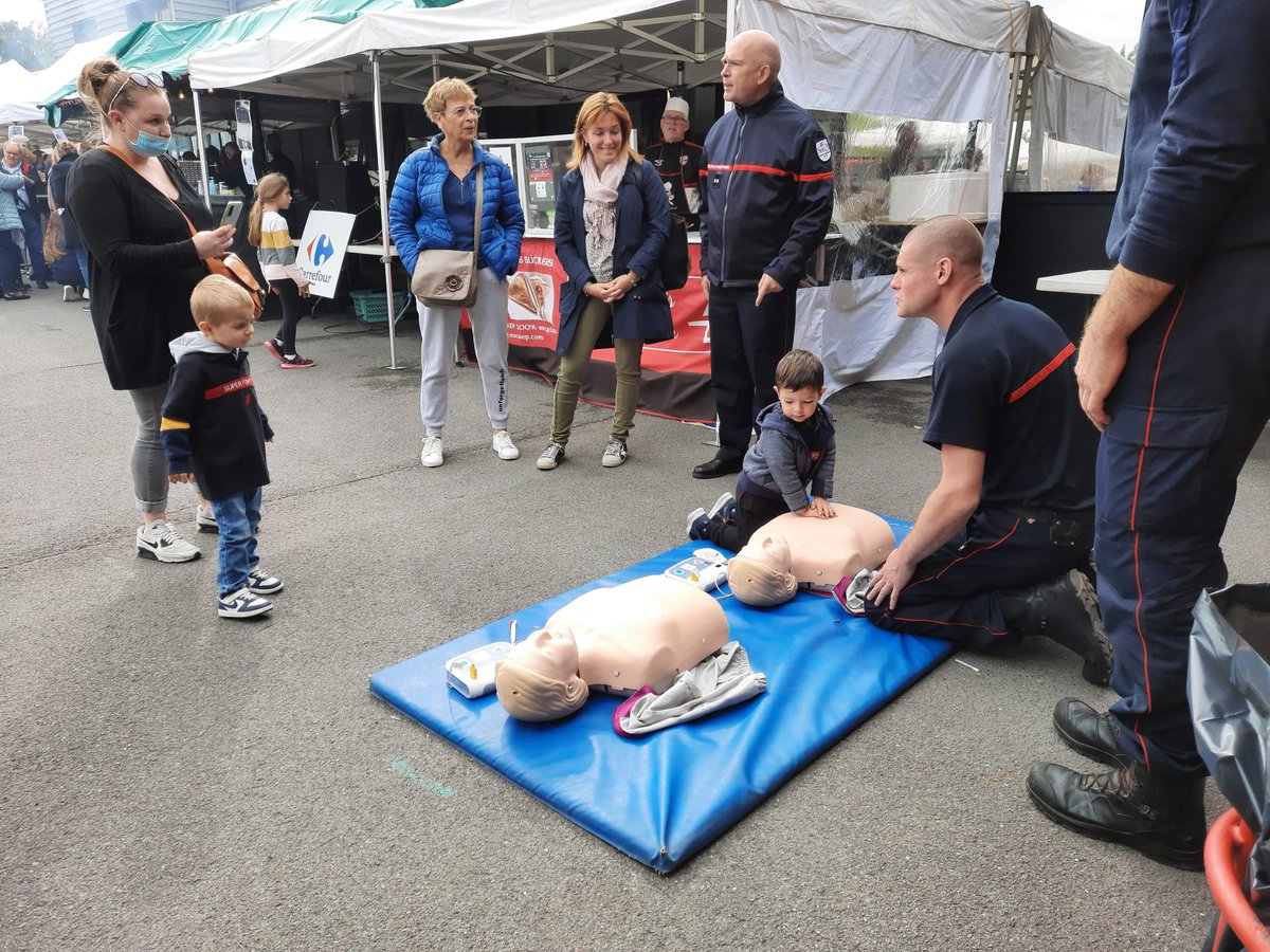BrunoMaestracci's tweet photo. Bravo à tout le personnel du #CIS #Claye-Souilly et aux équipes spécialisées du @sdis77, aux familles et aux #JSP pour leur participation à cette magnifique journée. Merci également pour le soutien inconditionnel de nos élus @GarreauIsoline et @MaireClayeSouilly et @Departement77 https://t.co/gyvdLhiOgO