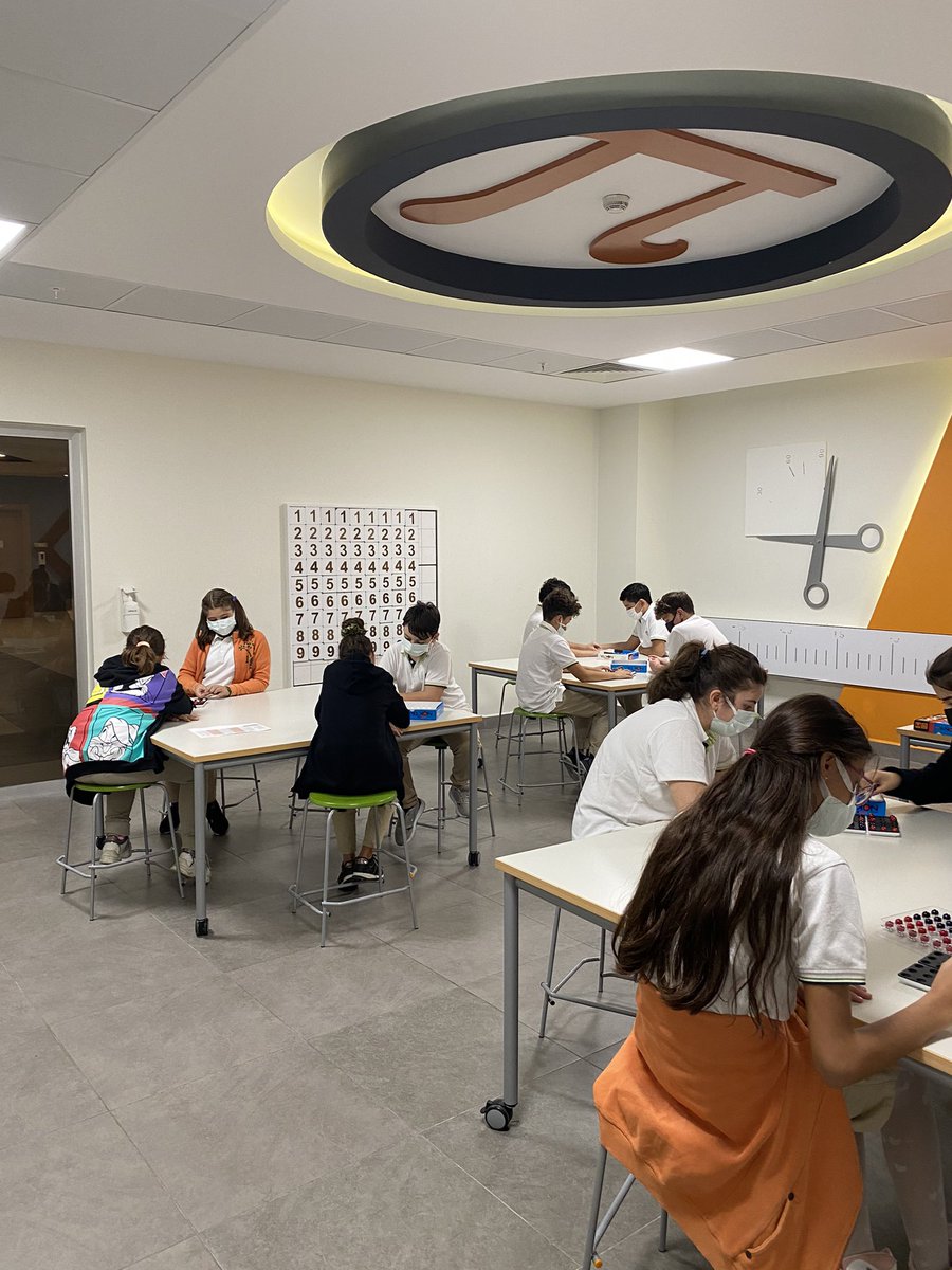İtü Eta Vakfı Bornova Bilim Doğa Kolejinde 6. Sınıf öğrencilerimiz bu hafta Akıl Oyunları dersinde beş nokta oyunu ile eğlenerek zihinsel becerilerini geliştirdiler . <a href="/berivandulger/">Berivan Dülger</a> <a href="/KvancBarlas/">Kıvanç Barlas 🇹🇷</a> <a href="/ZeynepAlpsln35/">Zeynep Alpaslan</a>