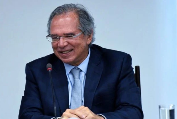 Metropoles's tweet photo. ➡ Já ministro, Guedes pode ter lucrado R$ 14 milhões com dólares de offshore

Ministro da Economia é dono de uma empresa nas Ilhas Virgens Britânicas desde 2014.

Leia na coluna de @guilherme_amado: https://t.co/flrtbIcxSK https://t.co/rorcaqK7aD