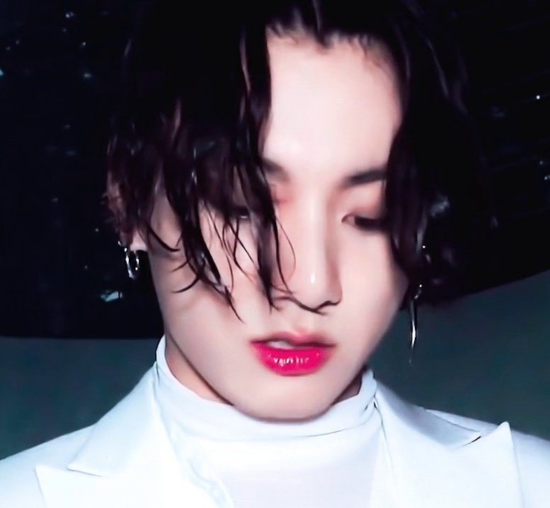 daintybottmkoo's tweet photo. babydoll jungkook's pretty glossy lips 💋💖✨ https://t.co/UxeA8HH3Ri