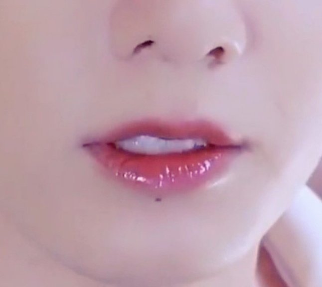 daintybottmkoo's tweet photo. babydoll jungkook's pretty glossy lips 💋💖✨ https://t.co/UxeA8HH3Ri