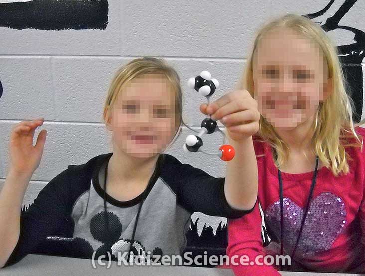 KidizenScience's tweet image. #Teaching about #molecules? Nothing's quite the same as holding a physical #model, and children love building them. Our new Toolbox post introduces the range of model options and their strengths &amp;amp; weaknesses for use with younger students. kidizenscience.com/2021/10/03/mol…