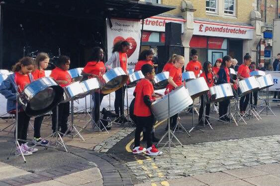 dewamusic's tweet photo. Hoddesdon Charter Fair ☀️🎵
#SteelPan #SteelBand #SteelPanSundays #Hoddesdon #CharterFair #Broxbourne #Pannist #PanPlayer #Music #Musician #CommunityEvent #YoungMusicians #Trinidad #Culture #Caribbean #TandT #Tutor #WadeAustin #SteelPanInMotion https://t.co/a2Y1JZZc3O
