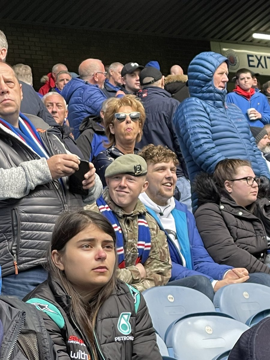MarsBar72's tweet photo. @ChelleFriel1 He was sat behind me. A trooper in my old regiment, nonetheless. #SCOTSDG 🇬🇧 https://t.co/ZaM2U5DlNe
