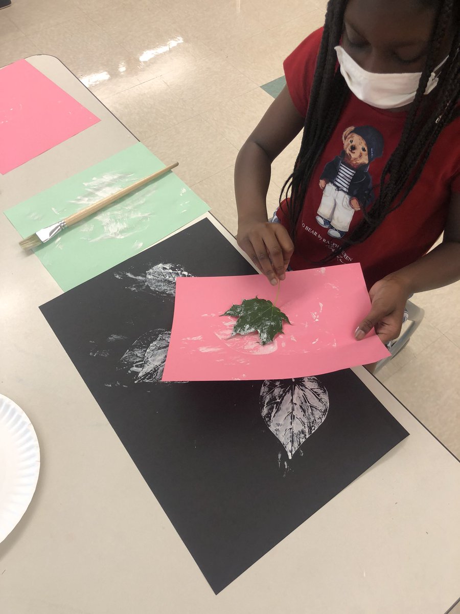 Fall = leaf printing 🍂🍃with 3rd grade! They were so excited to use paint and every single time I lifted the leaf to demo, I received a round of applause! 👏🏼🤣 Best. Job. Ever.