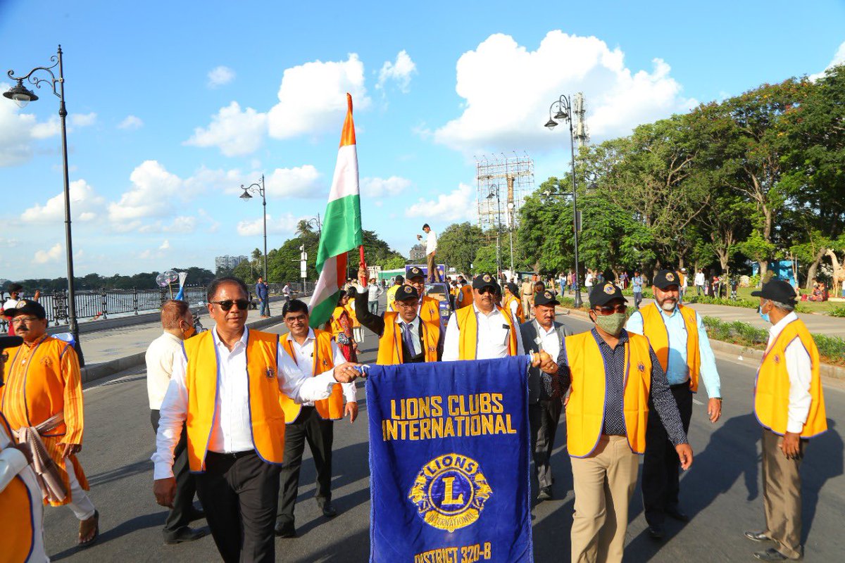 lcidistrict320b's tweet photo. A walk to display 1km long National Flag 🇮🇳 
On occasion of 75th Independence Day Celebrations #AzadiKaAmritMahotsav and 152nd Birth Anniversary of Mahatma Gandhi ji 
at Tank Bund ( Sunday Funday with Lions )
LCI District 320B
@lionsclubs 
#lcidistrict320b #servewithempathy https://t.co/Gn2Ceydmml