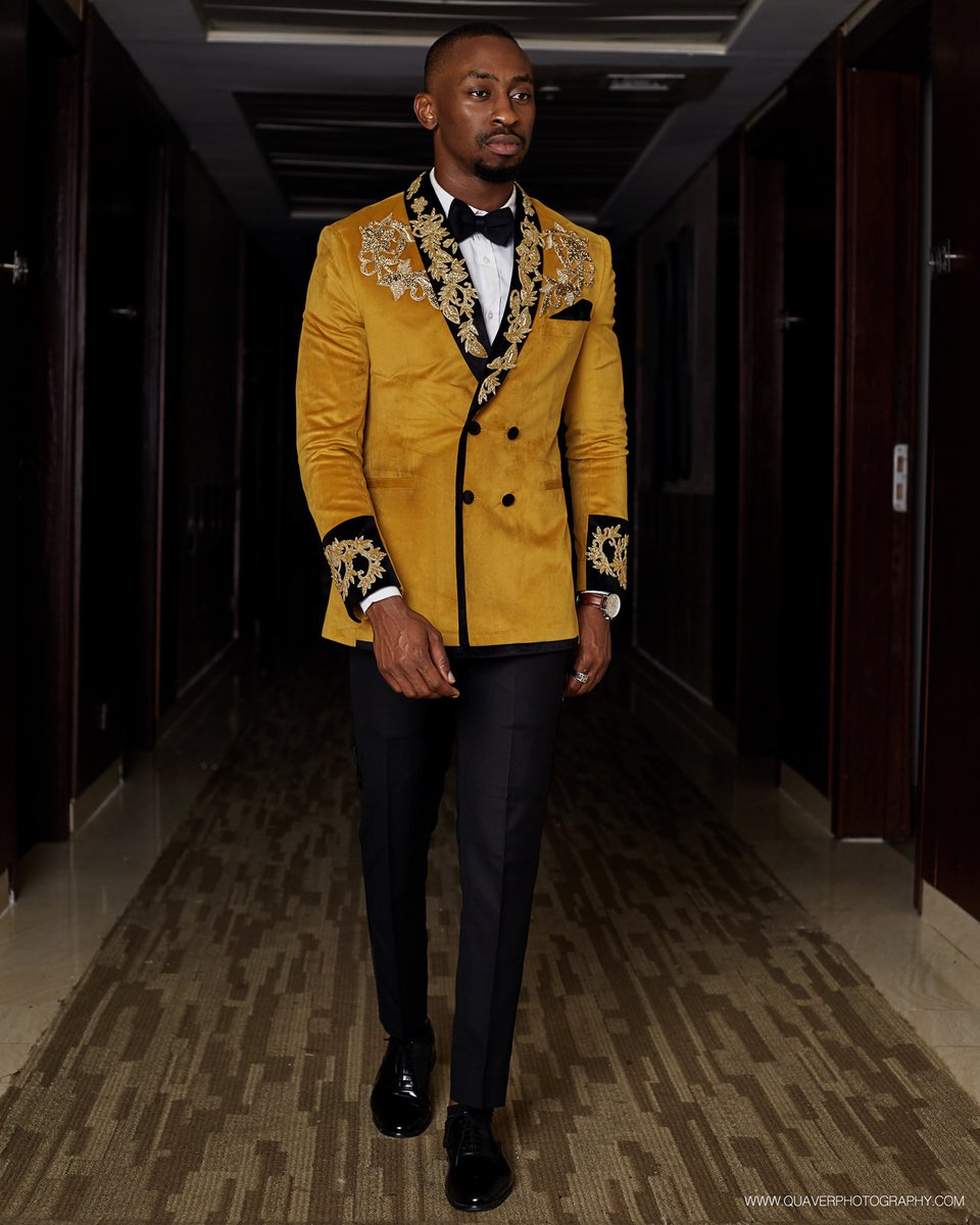 danieloni_'s tweet photo. 👑The Regal piece👑

Photographed the amazing @SagaDeolu 

Outfit : @Samuelcray_
Photos: @danieloni_ 
Styling :@Lami_cray https://t.co/0lBJZe6Cy5
