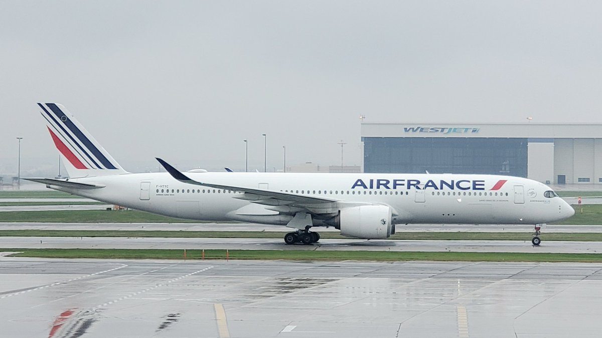 veryboeing's tweet photo. Air France #A350 -941 #FHTYC #AF356 CYYZ https://t.co/oFvAsxVkn0