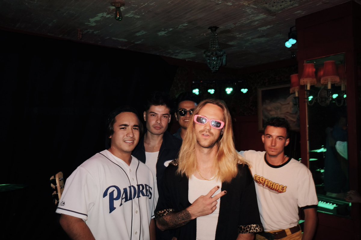 free arlo tweet media