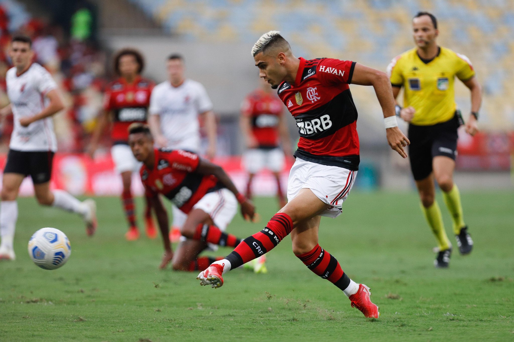 Andreas Pereira exalta elenco e destaca rápida adaptação ao Flamengo: 