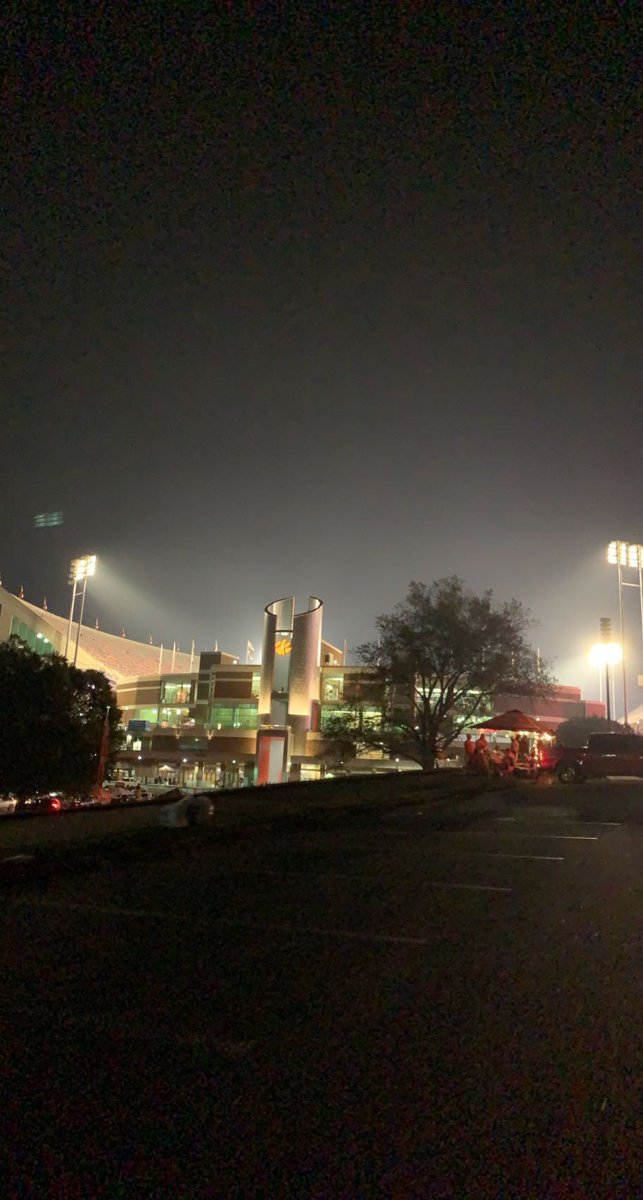 Landothekicker's tweet photo. Huge thank you to @ClemsonFB for having me as a recruit this past Saturday! Super cool to be in Death Valley with the amazing crowd, players, and coaches! Awesome seeing @btpotter10 nail 13 points through the uprights! @EPHSRecruiting @RecruitGeorgia https://t.co/3ucJi8l2kP