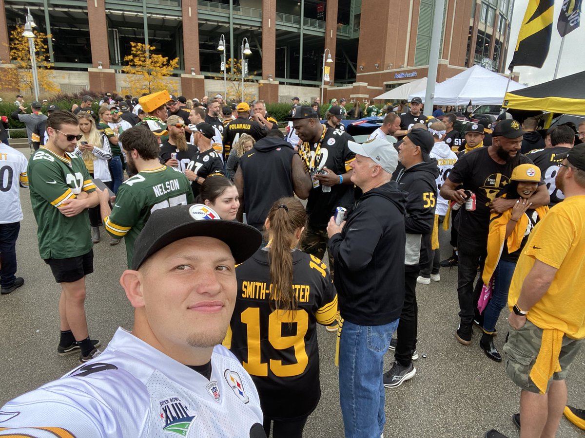 jksnake3's tweet photo. Finally got to meet the homies at the #TerribleTailgate in Lambeau! @dabody52 @stillergang1 @KevinAdams26 Game time! #HereWeGo #Steelers #FearTheBeard #99 #Keisel https://t.co/SucNlhmckH