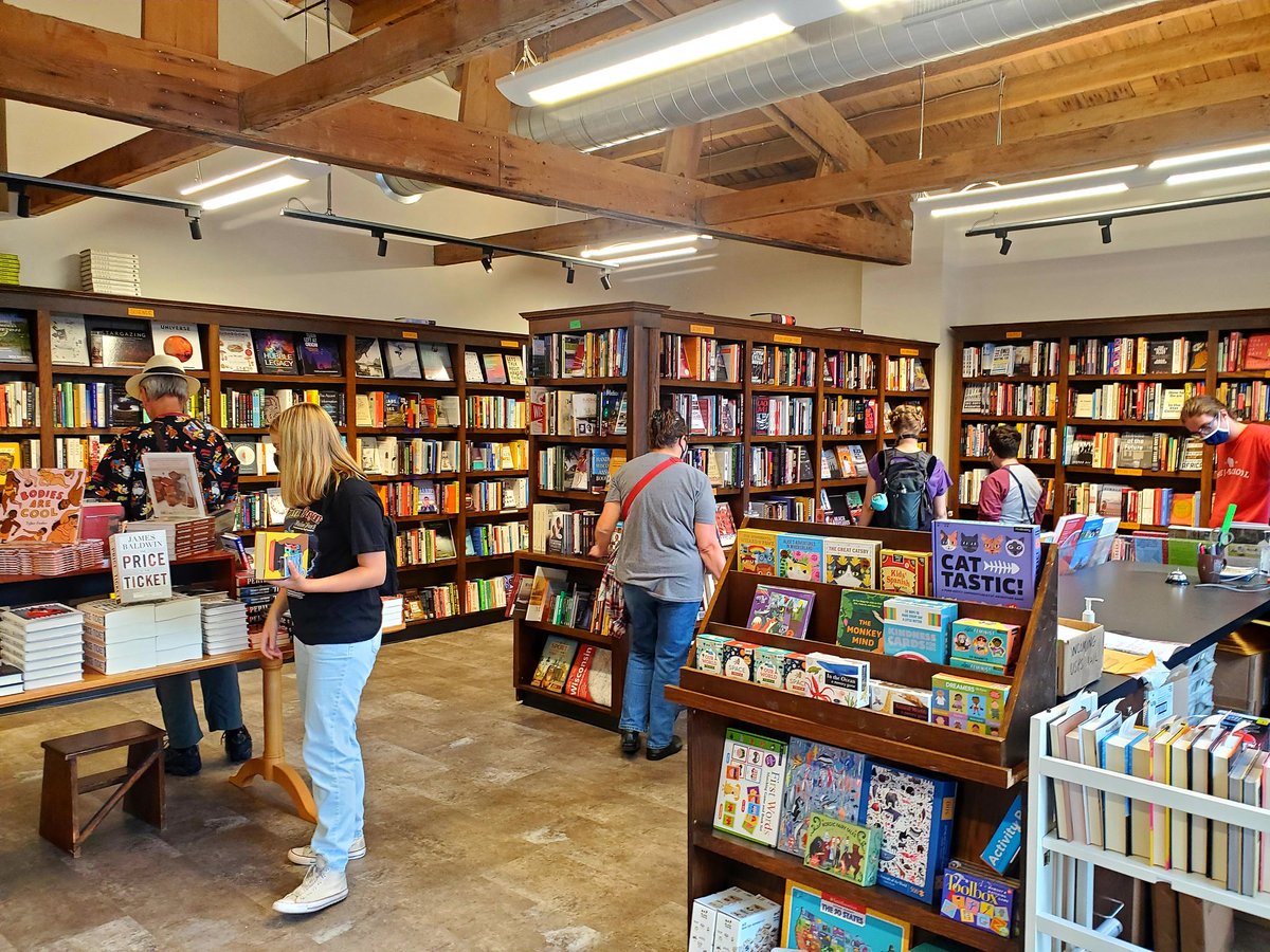 📚. a haunt of one's own bookstore. 🏳 ⚧. 