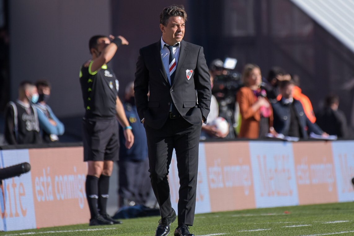 Liga Profesional de Fútbol on Twitter: "Marcelo Gallardo y la corbata ? de  Ángel Labruna, pasado y presente de #River ⚪️?⚪️… "