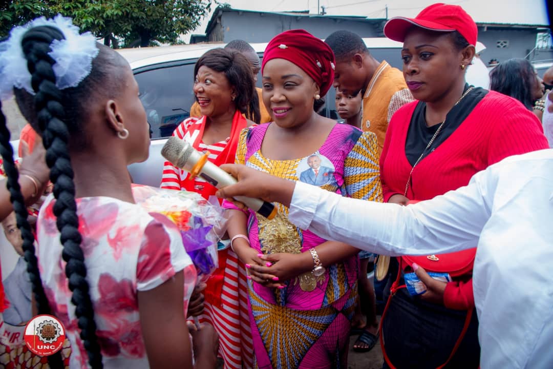 FemmesUncKin's tweet photo. La Présidente Interfédérale des femmes de l'UNC Kinshasa, Madame Elysée Chovu et son comité ont effectué une descente le mercredi 29 septembre 2021 dans les Districts de Kinshasa pour assister les enfants démunis et a profité pour redynamiser les mamans de Kinshasa. https://t.co/emD383aAOb