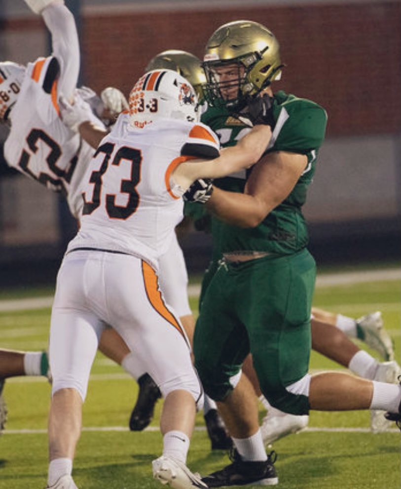 PetrosMolly's tweet photo. Friday Night Lights success. Win over Chagrin Falls. #broline #52 #67 https://t.co/Erviy0xVPs