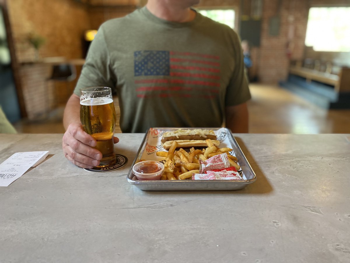 PatrioticMeGear's tweet photo. Freedom 🇺🇸, great food 🥘 and beer 🍻.
What more could a patriot ask for?
Check out @Southern_Strain
Reply with your favorite beer and food!
#food #CraftBeer #concordnc #supportlocalbusiness #patriotapparel #freedomfood https://t.co/j9ZUULc2S7
