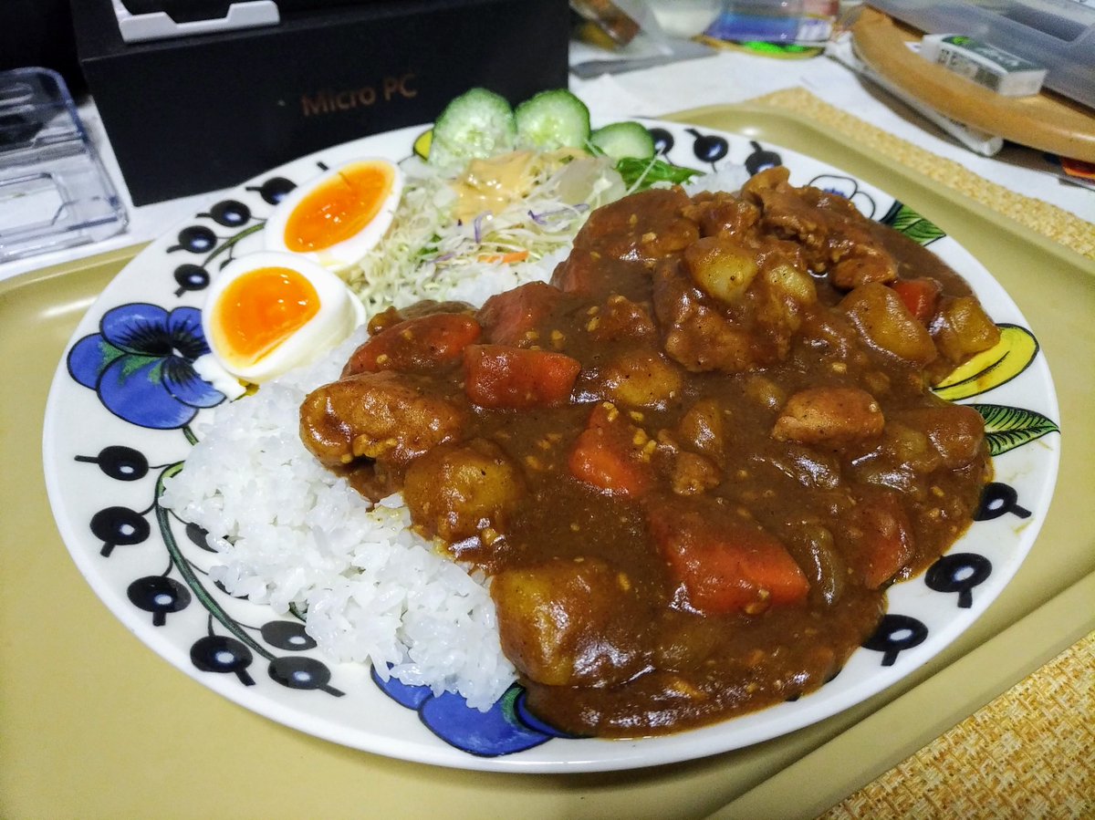 週末はカレー三昧で終わりました…( ˘ω˘) 