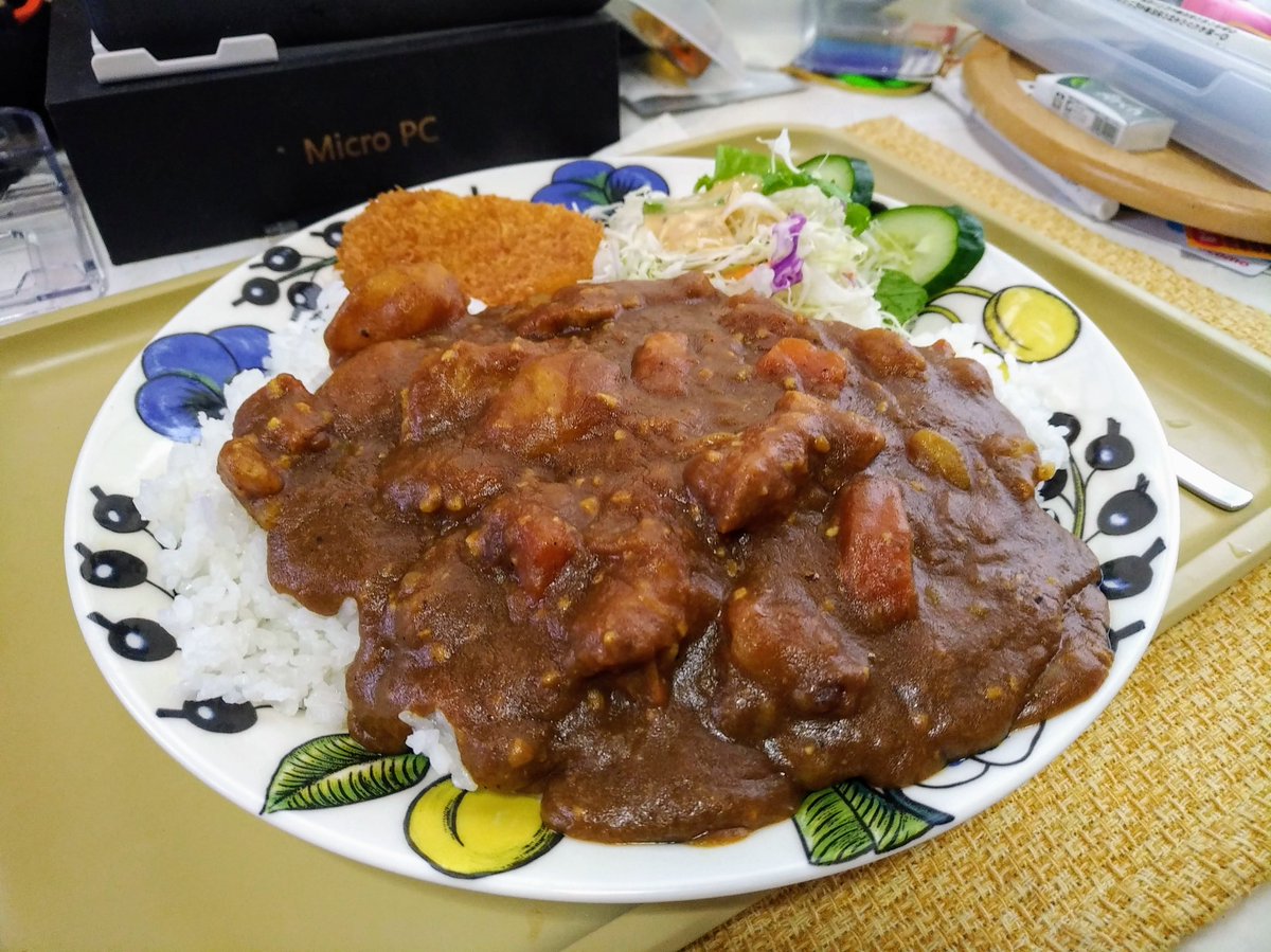 週末はカレー三昧で終わりました…( ˘ω˘) 
