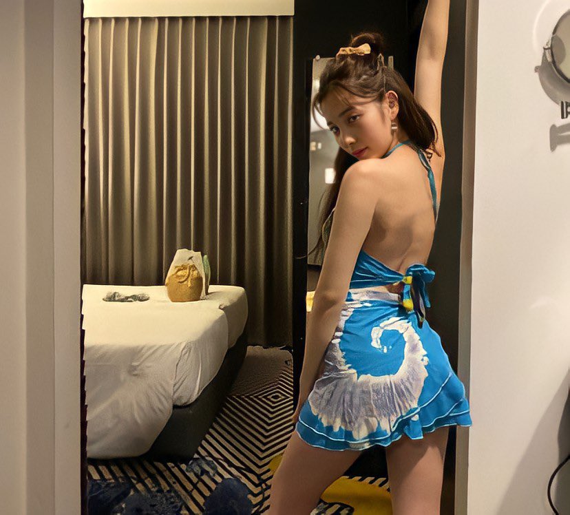 Lou4r_'s tweet photo. CHAEKYUNG FROM APRIL EVERYONE https://t.co/gPtsLRhrJ1