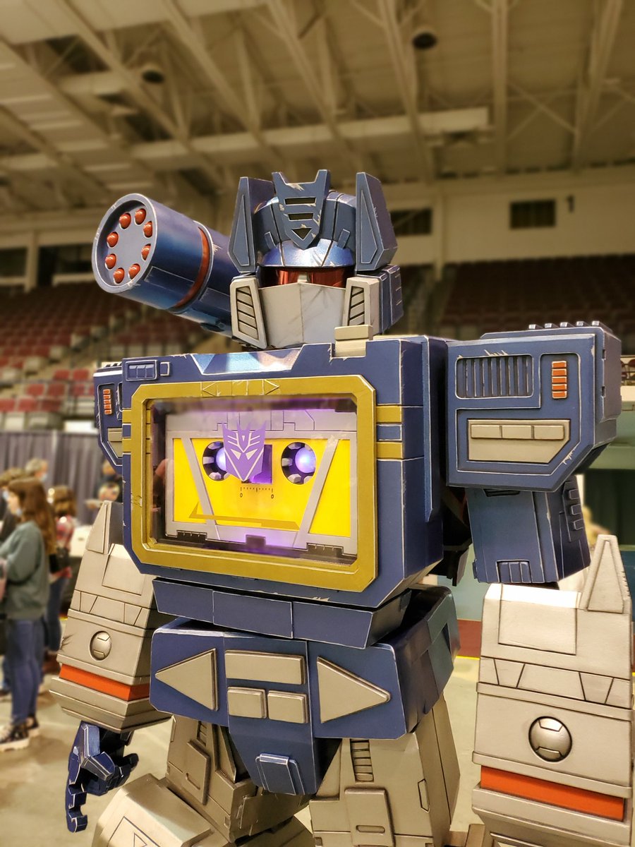 bmbids's tweet photo. Enjoying a local con 
#Soundwave #transformers #transformerscosplay #transformersg1 @transformers @Hasbro https://t.co/v9VB21xmat