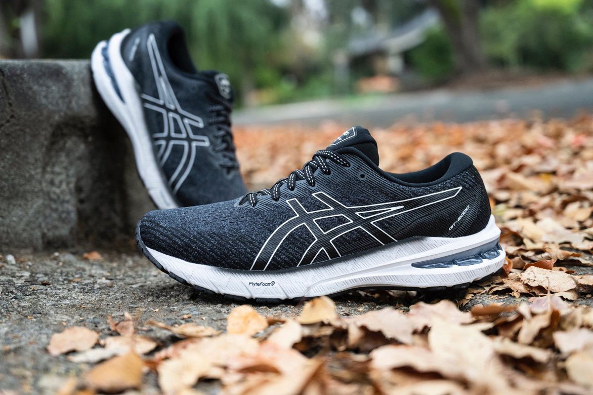 jackrabbit's tweet image. Want a late weight shoe that also provides a good amount of probation support? The new @asics GT 2000 10 is now one of the lightest, most reliable stability shoes today.

Link below for our full review of the shoe
bit.ly/3kYCX9u bit.ly/2Ya8SLm