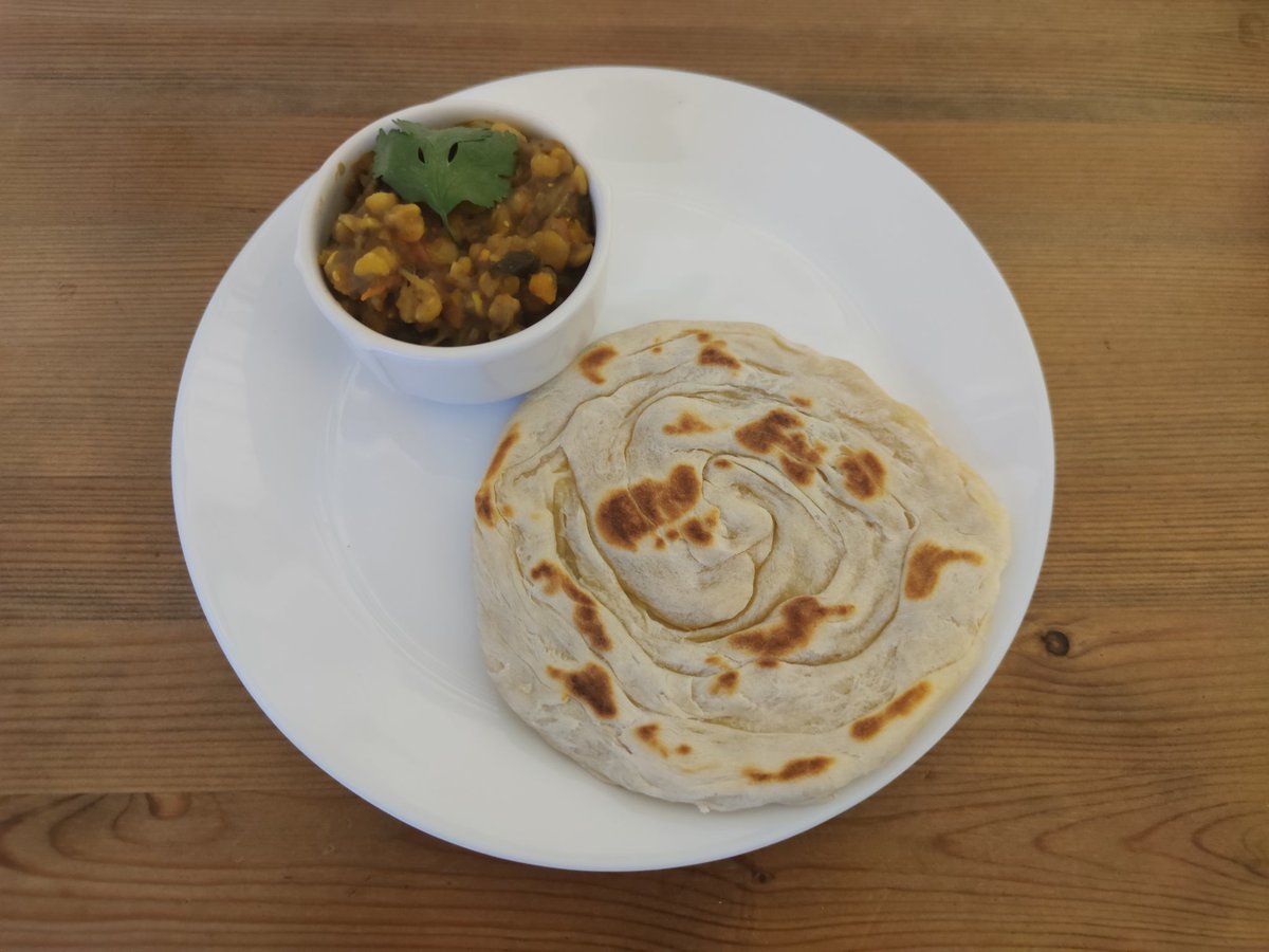CTJFerguson's tweet photo. Day 2 in 🇲🇾 on our #worldfoodtour #ChemistsWhoCook. Roti canai and dahl for lunch, then a vegetarian rendang for dinner. Even with 15 chillies in the rendang, it still ended up much more yellow than it should be! Tasty with a nice bit of a kick to it. https://t.co/Ck42vux7LI