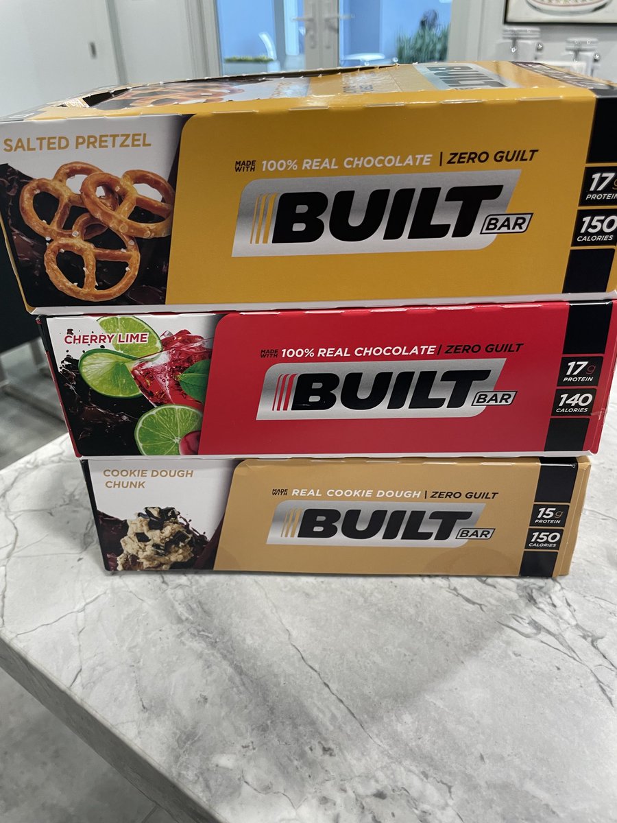 paramountsports's tweet photo. My #BuiltBars just got delivered. Perfect timing for a 2nd half snack as I root on the #Cardinals & #Seahawks . #LetsGo https://t.co/BlVZbo0Uf4