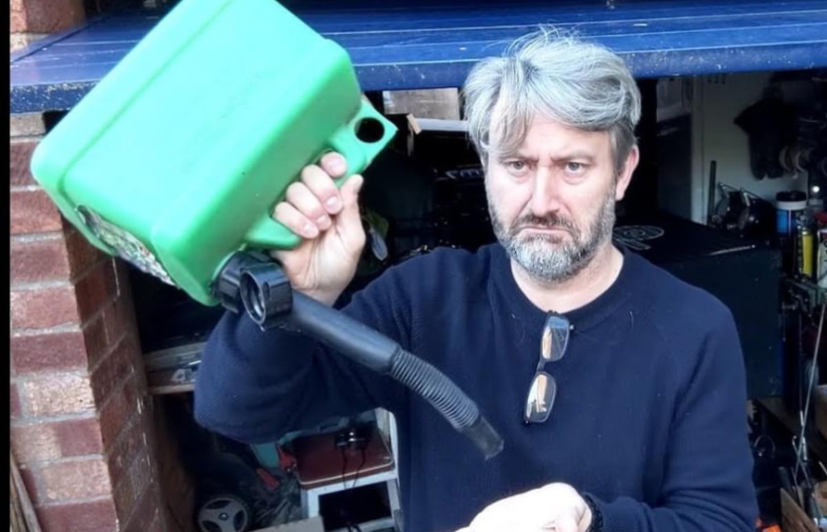 hotcoldground's tweet photo. Always first with red-hot commentary on the important news of the day, HCG discuss the fuel crisis in song form. https://t.co/gHxIrOjssu
#fuelcrisis #news #nopetrol https://t.co/W5YQSCwbSZ
