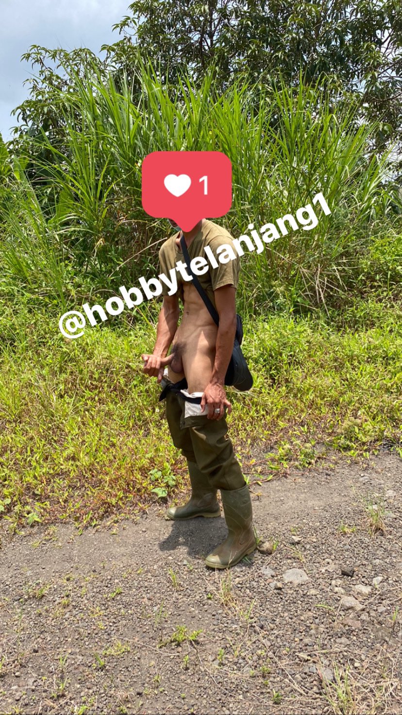 Eksib on X: Ajak coli bareng tukang cari rumput #eksibbugil #eksibgay  #eksi #colibareng #OutdoorNaked #public t.codj8HNsN27U  X