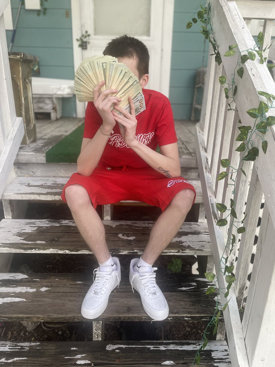 wiardon02's tweet photo. IDK BOUT NO LUCK BOY DIS SHIT WAS ALL GRIND 🦈🤞🏻❌🧢 #GMC #LLDINO https://t.co/fGx4fcJvXv
