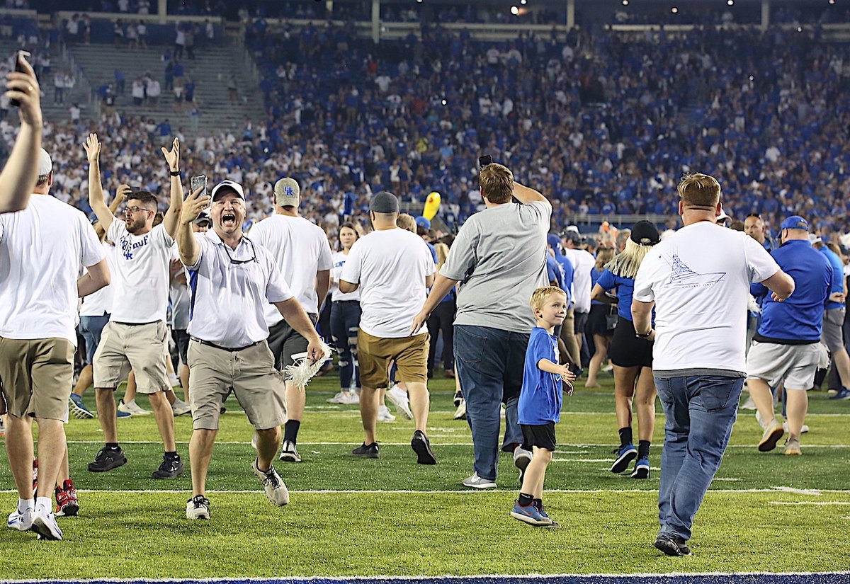 vaughtsviews's tweet image. I would also like to know who this young fan is so I could send him this photo by @victoriagraff to remember his first time storming the field. He was out there with the big boys