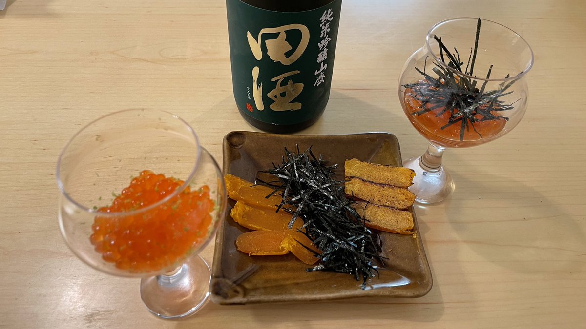 最近ハマっているいくら作り。

今回は
・出汁漬け
・味噌漬け
にしてみました！

味噌漬けは水分も抜けて、ややねっとり。
🍶のアテとして最高！

痛風に気をつけながら季節が終わるまで楽しみます🍚