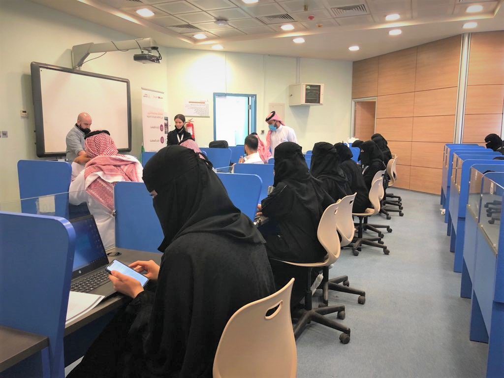 ArartodayOrg's tweet photo. باستضافة من #جامعة_الحدود_الشمالية؛ انطلق اليوم #معسكر_طويق١٠٠٠ الذي ينظمه الاتحاد السعودي #للأمن_السيبراني والبرمجة والدرونز
#launchKSA
#من_الشمال_إلى_الوطن
#عرعر_اليوم #الحدود_الشمالية #عرعر #رفحاء #طريف #العويقيلة https://t.co/d29fa3PaBR
