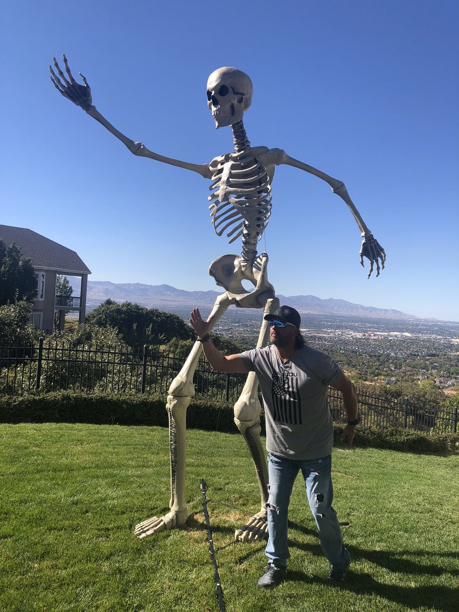 Z104Dave's tweet photo. The erection is complete! Hello 12ft skeleton, welcome to the neighborhood. #HappyHalloween https://t.co/DewwS3EGMO