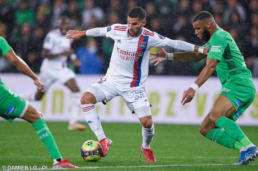 HoussemAouar's tweet photo. Un match nul tellement frustrant. Nous aurions aimé rapporter la victoire aux Lyonnais… Allez l’OL ❤️💙 https://t.co/FHsU1n0gZr