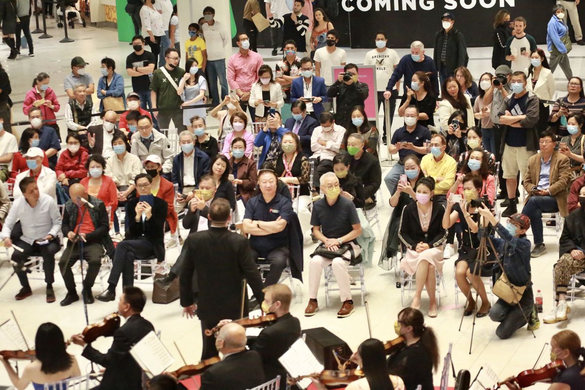 NycAac's tweet photo. AAC's president Yiping Wu was so honored to attend the Mid Autumn Festival Concert yesterday at American Dream Mall, NJ. We had such a great musical feast, and we heard many songs from our hometown. Thank you musical talents for the wonderful concert! #midautumnfestival https://t.co/3wcmh5vzxR