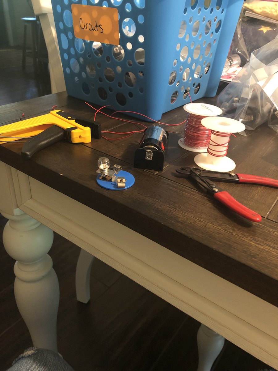jwinters_LISD's tweet photo. #lufkinlearns #brookhollowbeavers. Putting together circuit kits for tomorrow. https://t.co/qaSg4B5HHX