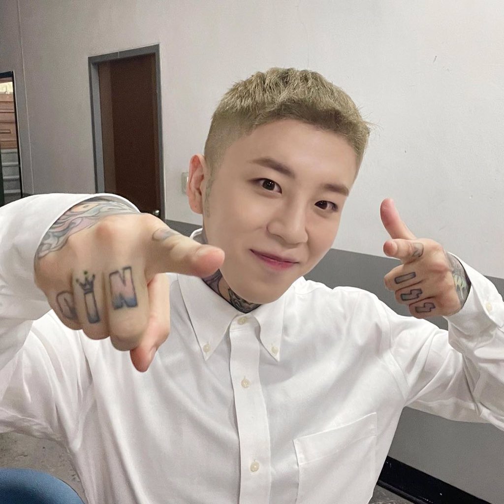 ArabLeeTaeil's tweet photo. 181021 📸

تاييل من تحديث بلوكبي ال��سمي عبر الانستقرام 
블락비 태일
@blockb_official @bb_taeil
(2/1) https://t.co/QqpHxQRnRl