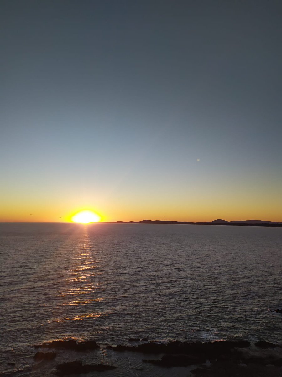 "Mientras viajé, "Casapueblo", mi taller del mar, jamás dejó de crecer. Es mi barco inmaculado, mi baúl para almacenar los recuerdos." Paez Vilaró
.
#casapueblo #uruguay #puntadeleste #vilaro